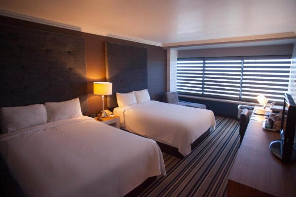 Hotel Huntington Beach image 8